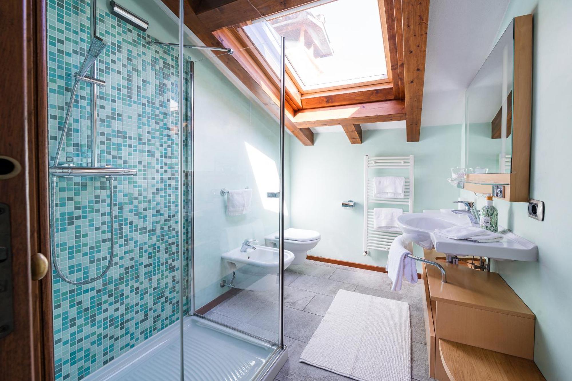 Alveluu Ristorante E Suites Tremezzo Luaran gambar